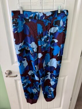 Who What Wear Blue Floral Print Pants